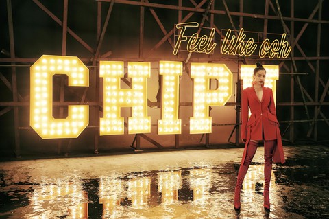 MV của Soobin, Chi Pu, Tóc Tiên, Hari Won... không hiểu sao mà hot? - Ảnh 7. MV của Soobin, Chi Pu, Tóc Tiên, Hari Won... không hiểu sao mà hot? - Ảnh 7.