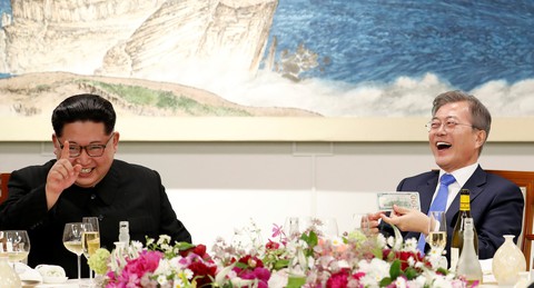 Báo đảng Triều Tiên ca ngợi sự táo bạo của ông Kim Jong Un - Ảnh 3. Báo đảng Triều Tiên ca ngợi sự táo bạo của ông Kim Jong Un - Ảnh 3.