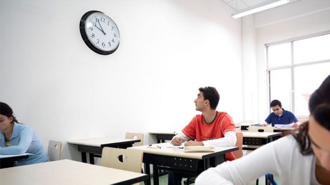Các trường Anh tháo bỏ đồng hồ vì học sinh không biết coi giờ - Ảnh 1. Các trường Anh tháo bỏ đồng hồ vì học sinh không biết coi giờ - Ảnh 1.