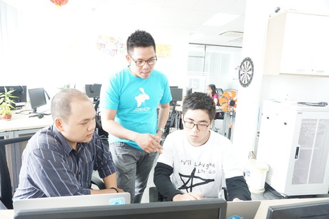 Về nước khởi nghiệp cùng người Việt: trở về vì muốn sống sâu - Ảnh 1. Về nước khởi nghiệp cùng người Việt: trở về vì muốn sống sâu - Ảnh 1.