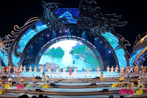 Rực rỡ sắc màu đêm Carnaval Hạ Long - Ảnh 1. Rực rỡ sắc màu đêm Carnaval Hạ Long - Ảnh 1.