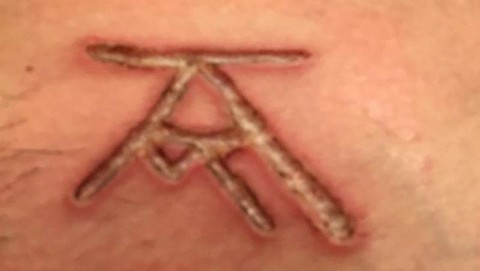 Giáo phái tình dục NXIVM: nhân chứng mô tả phụ nữ tra tấn phụ nữ - Ảnh 2. Giáo phái tình dục NXIVM: nhân chứng mô tả phụ nữ tra tấn phụ nữ - Ảnh 2.