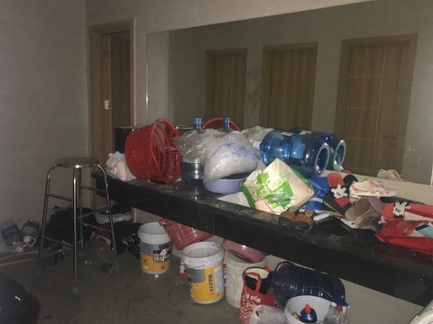 Cháy chung cư F.Home Đà Nẵng, hàng trăm người bỏ chạy - Ảnh 2. Cháy chung cư F.Home Đà Nẵng, hàng trăm người bỏ chạy - Ảnh 2.