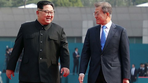 Sau thành công liên Triều, chờ xem ông Trump trổ tài đàm phán - Ảnh 2. Sau thành công liên Triều, chờ xem ông Trump trổ tài đàm phán - Ảnh 2.