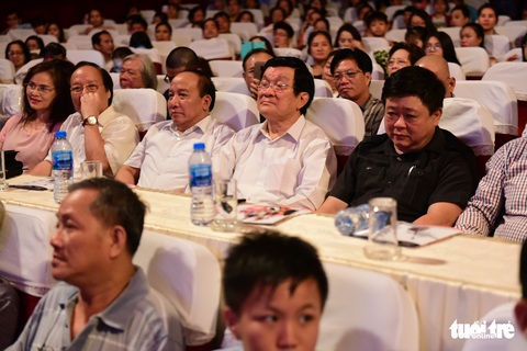 Trăm năm cải lương xúc động đêm diễn tôn vinh thầy Ba Đợi - Ảnh 5. Trăm năm cải lương xúc động đêm diễn tôn vinh thầy Ba Đợi - Ảnh 5.