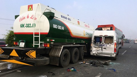 Khói mù mịt, nhiều xe tông nhau trên cao tốc TP.HCM - Long Thành - Ảnh 12. Khói mù mịt, nhiều xe tông nhau trên cao tốc TP.HCM - Long Thành - Ảnh 12.
