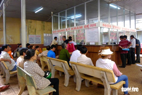 Cả trăm bác sĩ bệnh viện công Đồng Nai, Bình Phước nhảy việc - Ảnh 2. Cả trăm bác sĩ bệnh viện công Đồng Nai, Bình Phước nhảy việc - Ảnh 2.