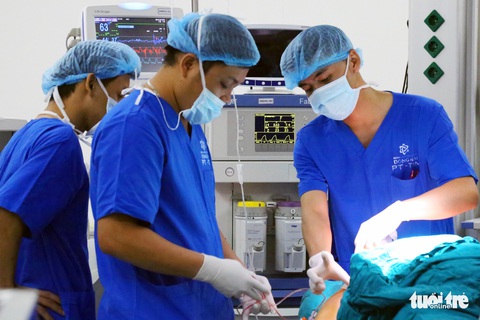 Cả trăm bác sĩ bệnh viện công Đồng Nai, Bình Phước nhảy việc - Ảnh 1. Cả trăm bác sĩ bệnh viện công Đồng Nai, Bình Phước nhảy việc - Ảnh 1.