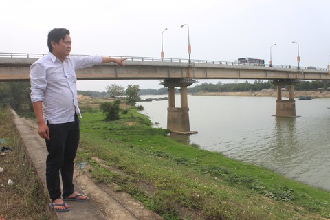 Nhảy cầu cứu cô gái gieo mình xuống sông Chu - Ảnh 1. Nhảy cầu cứu cô gái gieo mình xuống sông Chu - Ảnh 1.