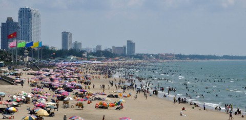 Nghỉ lễ 30-4: Vũng Tàu nghẹt thở, Hội An quá tải - Ảnh 7.