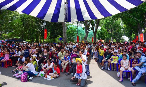 Người Sài Gòn mắc võng trốn nắng ở Thảo cầm viên - Ảnh 2. Người Sài Gòn mắc võng trốn nắng ở Thảo cầm viên - Ảnh 2.