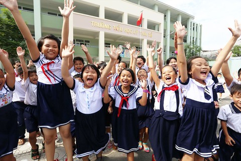 Phụ huynh lúng túng và khổ sở với yêu cầu 'xác nhận cư trú' tuyển sinh đầu cấp - Ảnh 1.