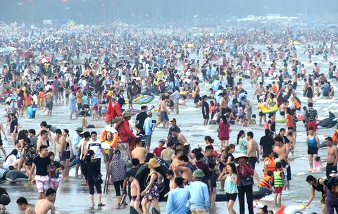 Nghỉ lễ 30-4: Vũng Tàu nghẹt thở, Hội An quá tải - Ảnh 16.