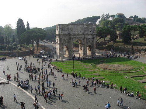 Mọi con đường đều dẫn đến Roma - Ảnh 2. Mọi con đường đều dẫn đến Roma - Ảnh 2.