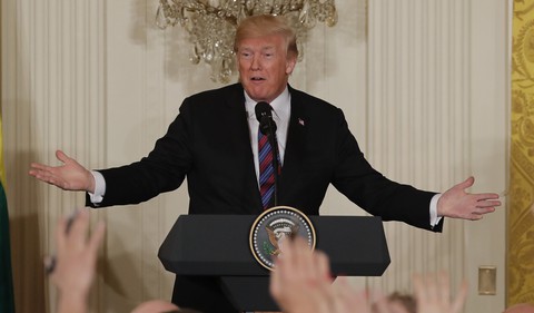 Ông Trump muốn điều quân đội giữ biên giới với Mexico - Ảnh 1. Ông Trump muốn điều quân đội giữ biên giới với Mexico - Ảnh 1.
