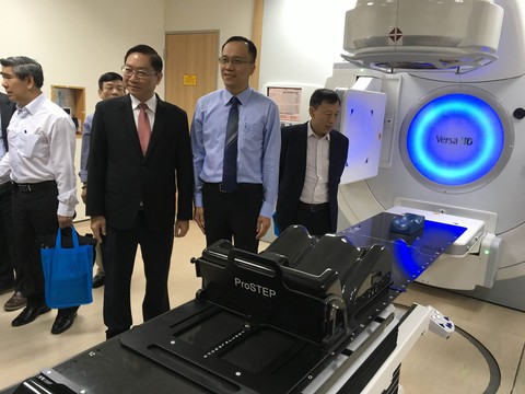 Hệ thống xạ trị - xạ phẫu hiện đại nhất VN đi vào hoạt động - Ảnh 1. Hệ thống xạ trị - xạ phẫu hiện đại nhất VN đi vào hoạt động - Ảnh 1.