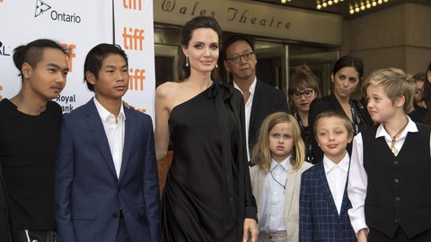 Brad Pitt và Angelina Jolie: 12 năm hội ngộ rồi chia ly... - Ảnh 25. Brad Pitt và Angelina Jolie: 12 năm hội ngộ rồi chia ly... - Ảnh 25.