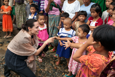 Brad Pitt và Angelina Jolie: 12 năm hội ngộ rồi chia ly... - Ảnh 10. Brad Pitt và Angelina Jolie: 12 năm hội ngộ rồi chia ly... - Ảnh 10.