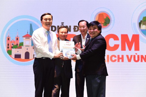 Tuổi Trẻ chuyển hiến kế du lịch của bạn đọc đến lãnh đạo TP.HCM - Ảnh 2. Tuổi Trẻ chuyển hiến kế du lịch của bạn đọc đến lãnh đạo TP.HCM - Ảnh 2.