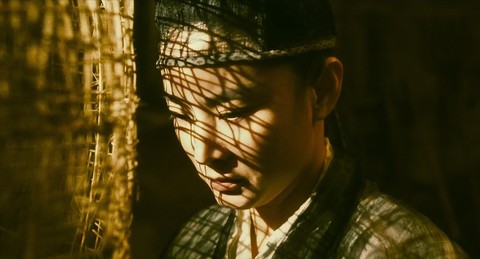 Khi Vương Gia Vệ mượn kiếm hiệp để kể chuyện diễm tình - Ảnh 7. Khi Vương Gia Vệ mượn kiếm hiệp để kể chuyện diễm tình - Ảnh 7.