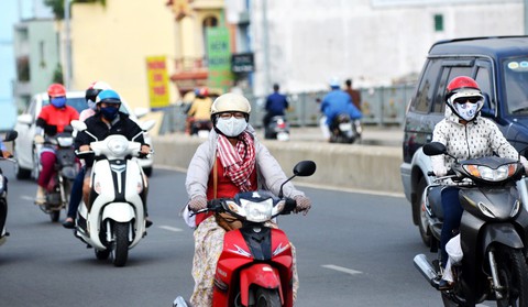 TP.HCM tia cực tím tăng cao - Ảnh 1. TP.HCM tia cực tím tăng cao - Ảnh 1.
