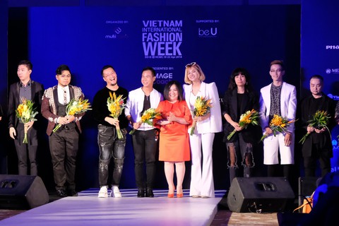 30 nhà thiết kế, 400 người mẫu tham gia Tuần lễ thời trang quốc tế - Ảnh 2. 30 nhà thiết kế, 400 người mẫu tham gia Tuần lễ thời trang quốc tế - Ảnh 2.