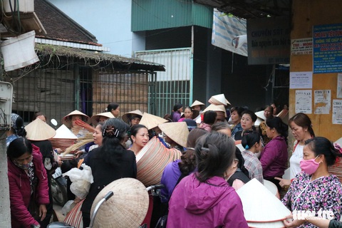 Phiên chợ nón làng Chuông bán chạy khắp nơi, mua ngồi 1 chỗ - Ảnh 3. Phiên chợ nón làng Chuông bán chạy khắp nơi, mua ngồi 1 chỗ - Ảnh 3.