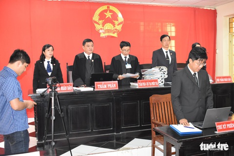 7 luật sư bào chữa, đại gia không thoát tội giao cấu với trẻ em - Ảnh 3. 7 luật sư bào chữa, đại gia không thoát tội giao cấu với trẻ em - Ảnh 3.