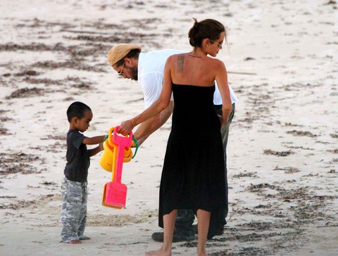 Brad Pitt và Angelina Jolie: 12 năm hội ngộ rồi chia ly... - Ảnh 3. Brad Pitt và Angelina Jolie: 12 năm hội ngộ rồi chia ly... - Ảnh 3.
