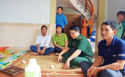 Ngư dân ôm nợ 4 tỉ vì tàu cá nghi bị tàu hàng đâm chìm - Ảnh 2. Ngư dân ôm nợ 4 tỉ vì tàu cá nghi bị tàu hàng đâm chìm - Ảnh 2.