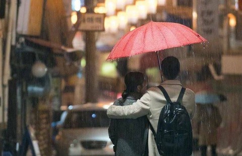 Chị đẹp mua cơm ngon cho tôi và chờ em lớn được không - Ảnh 2. Chị đẹp mua cơm ngon cho tôi và chờ em lớn được không - Ảnh 2.