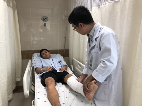 Người có nguy cơ bị cưa chân đã có thể đi lại - Ảnh 1. Người có nguy cơ bị cưa chân đã có thể đi lại - Ảnh 1.