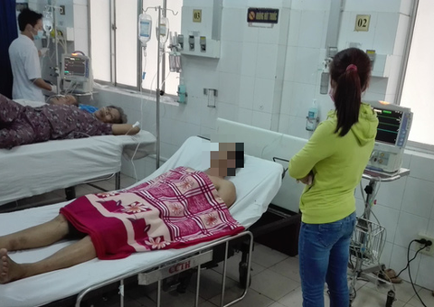 Đâm bạn gái trọng thương rồi tự tử - Ảnh 1. Đâm bạn gái trọng thương rồi tự tử - Ảnh 1.