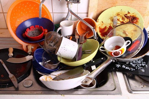 Rửa bát là thủ phạm khiến gia đình tan nát - Ảnh 1. Rửa bát là thủ phạm khiến gia đình tan nát - Ảnh 1.