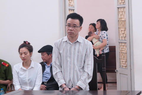 Bị phạt 14 năm tù vì lừa chạy án cho bạn tù - Ảnh 1. Bị phạt 14 năm tù vì lừa chạy án cho bạn tù - Ảnh 1.