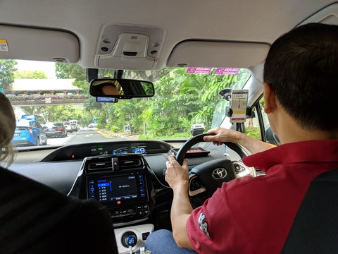 Grab bị Singapore yêu cầu duy trì ứng dụng Uber đến ngày 15-4 - Ảnh 1. Grab bị Singapore yêu cầu duy trì ứng dụng Uber đến ngày 15-4 - Ảnh 1.