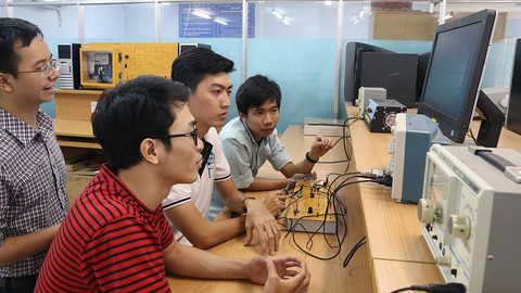 Điện tử - viễn thông khát nữ kỹ sư - Ảnh 1. Điện tử - viễn thông khát nữ kỹ sư - Ảnh 1.