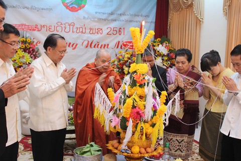 Lãnh đạo TP.HCM chúc tết cổ truyền Bunpimay Lào - Ảnh 4. Lãnh đạo TP.HCM chúc tết cổ truyền Bunpimay Lào - Ảnh 4.