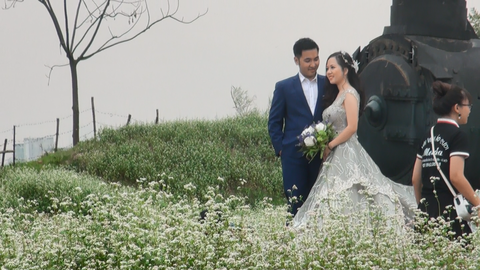 Mê cung khổng lồ, hoa tam giác mạch hút giới trẻ thủ đô - Ảnh 6. Mê cung khổng lồ, hoa tam giác mạch hút giới trẻ thủ đô - Ảnh 6.