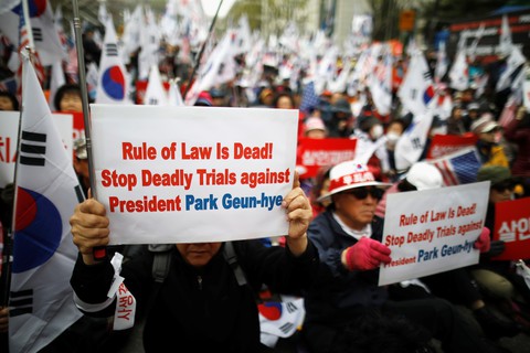 Cựu Tổng thống Park Geun Hye bị kết án 24 năm tù - Ảnh 3. Cựu Tổng thống Park Geun Hye bị kết án 24 năm tù - Ảnh 3.