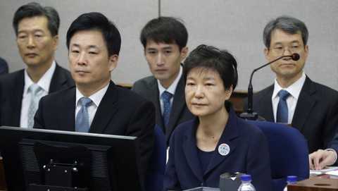 Cựu Tổng thống Park Geun Hye bị kết án 24 năm tù - Ảnh 2. Cựu Tổng thống Park Geun Hye bị kết án 24 năm tù - Ảnh 2.