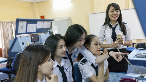 Quản lý hoạt động bay: nghề khắc nghiệt nhưng hấp dẫn - Ảnh 3. Quản lý hoạt động bay: nghề khắc nghiệt nhưng hấp dẫn - Ảnh 3.
