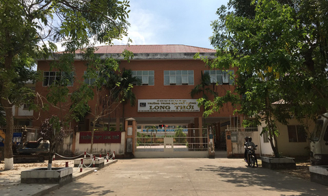 Trường Long Thới họp xuyên trưa kiểm điểm ‘cô giáo không giảng bài’ - Ảnh 1. Trường Long Thới họp xuyên trưa kiểm điểm ‘cô giáo không giảng bài’ - Ảnh 1.