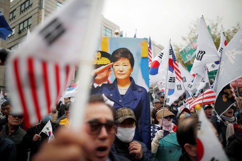 Cựu tổng thống Park Geun Hye: Từ Nhà Xanh đến nhà tù - Ảnh 1. Cựu tổng thống Park Geun Hye: Từ Nhà Xanh đến nhà tù - Ảnh 1.