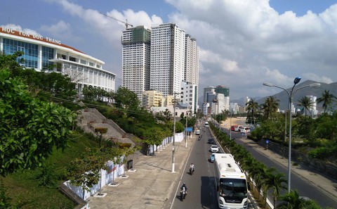 Lo ngại cao ốc Mường Thanh 42 tầng gây tắc đường tại Hòn Chồng - Ảnh 2. Lo ngại cao ốc Mường Thanh 42 tầng gây tắc đường tại Hòn Chồng - Ảnh 2.