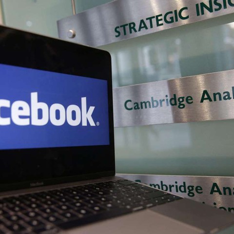 Công ty Cambridge Analytica giải thể thành… công ty khác? - Ảnh 1. Công ty Cambridge Analytica giải thể thành… công ty khác? - Ảnh 1.