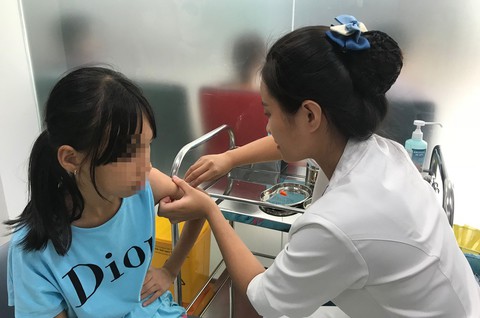 Thấy khan hiếm văcxin, nhiều người đổ xô đi chích ngừa dại - Ảnh 1. Thấy khan hiếm văcxin, nhiều người đổ xô đi chích ngừa dại - Ảnh 1.