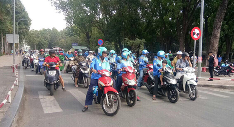 Tài xế Uber người buồn, người chụp giựt trong ngày cuối - Ảnh 1. Tài xế Uber người buồn, người chụp giựt trong ngày cuối - Ảnh 1.