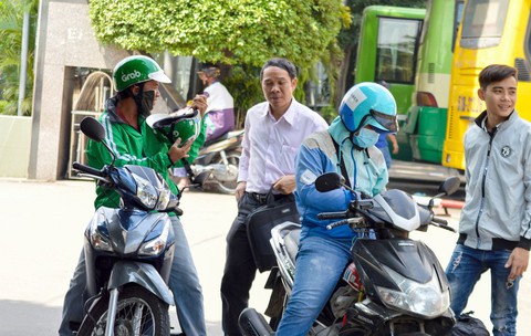 Thâu tóm Uber, Grab báo cáo không độc quyền - Ảnh 1. Thâu tóm Uber, Grab báo cáo không độc quyền - Ảnh 1.