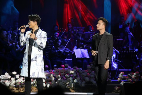 Đêm Romance và Hà Anh Tuấn lộn xộn thơm má Mỹ Tâm 4 lần - Ảnh 7. Đêm Romance và Hà Anh Tuấn lộn xộn thơm má Mỹ Tâm 4 lần - Ảnh 7.